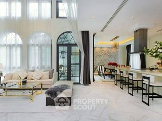 For sale 4 bedrooms townhouse in Watthana, Bangkok