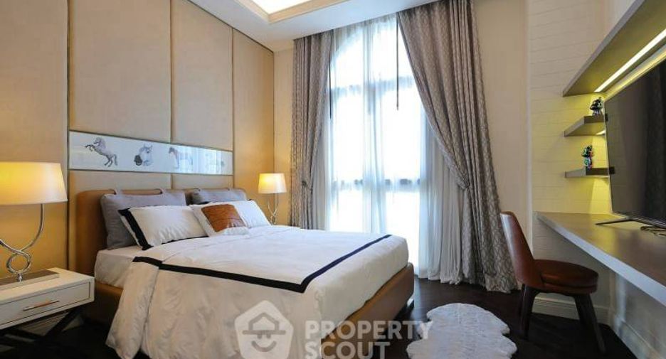 For sale 4 bedrooms townhouse in Watthana, Bangkok