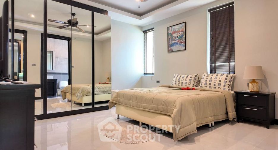 For rent and for sale 4 bedrooms villa in Bang Lamung, Chonburi