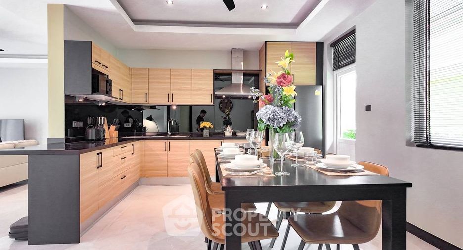 For rent and for sale 4 bedrooms villa in Bang Lamung, Chonburi