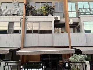For sale 3 bedrooms townhouse in Prawet, Bangkok