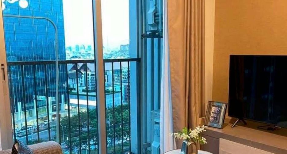 For sale 2 bedrooms condo in Huai Khwang, Bangkok