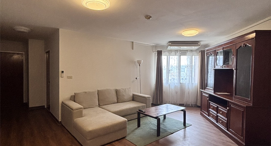 For rent 2 bedrooms condo in Yan Nawa, Bangkok
