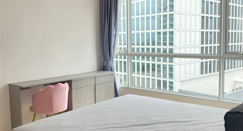 For rent 2 bedrooms condo in Yan Nawa, Bangkok