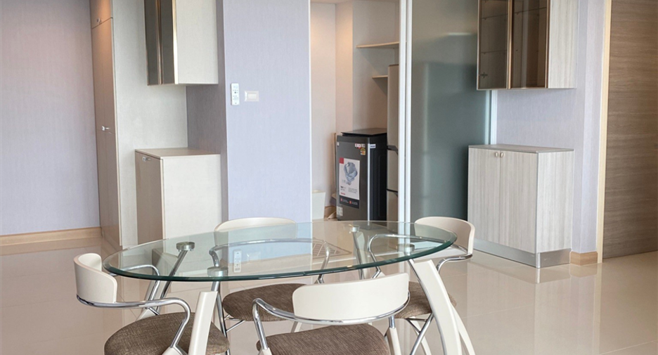 For rent 2 bedrooms condo in Yan Nawa, Bangkok