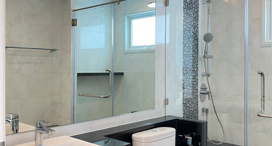 For rent 2 bedrooms condo in Yan Nawa, Bangkok