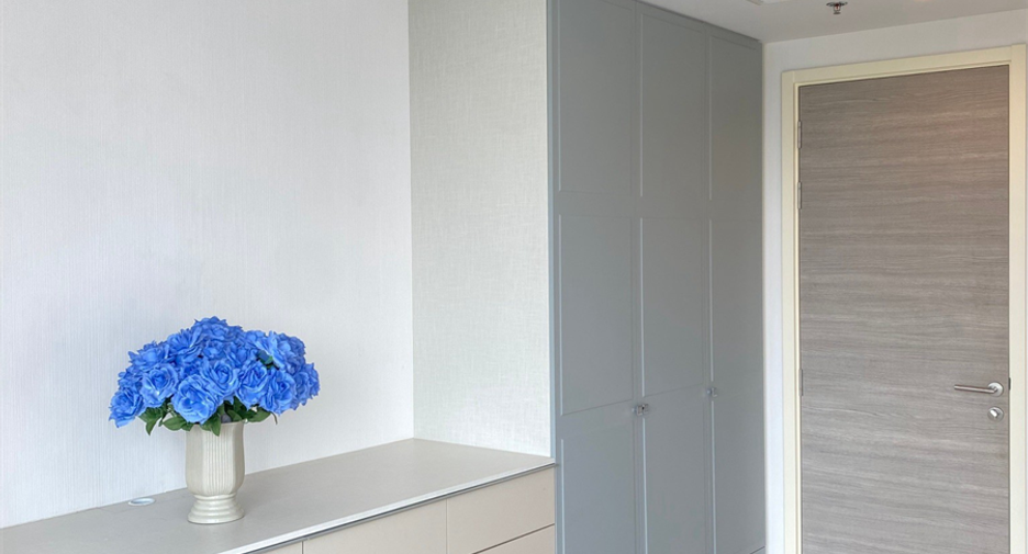 For rent 2 bedrooms condo in Yan Nawa, Bangkok