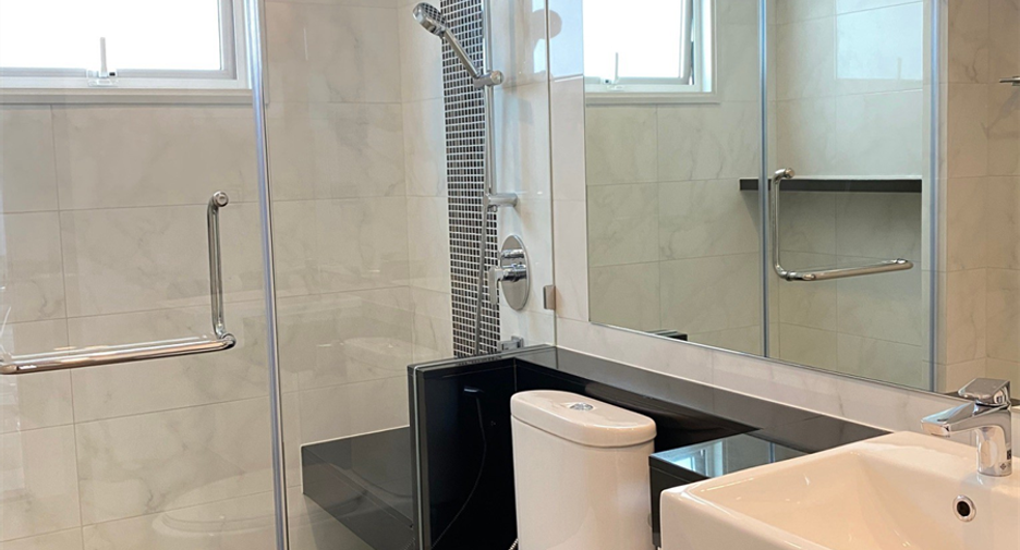 For rent 2 bedrooms condo in Yan Nawa, Bangkok