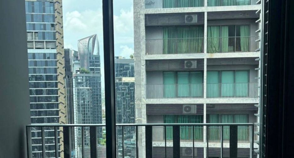 For sale 1 bed condo in Khlong Toei, Bangkok