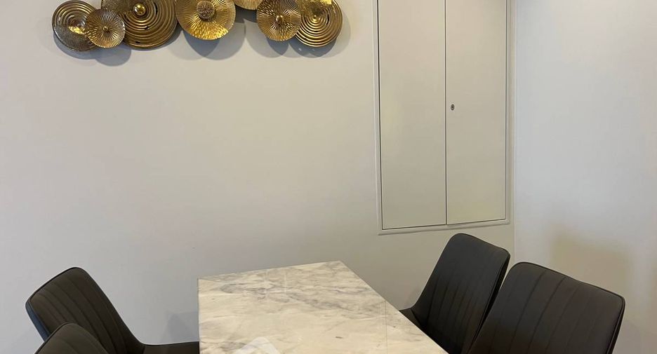 For rent 2 bedrooms condo in Huai Khwang, Bangkok