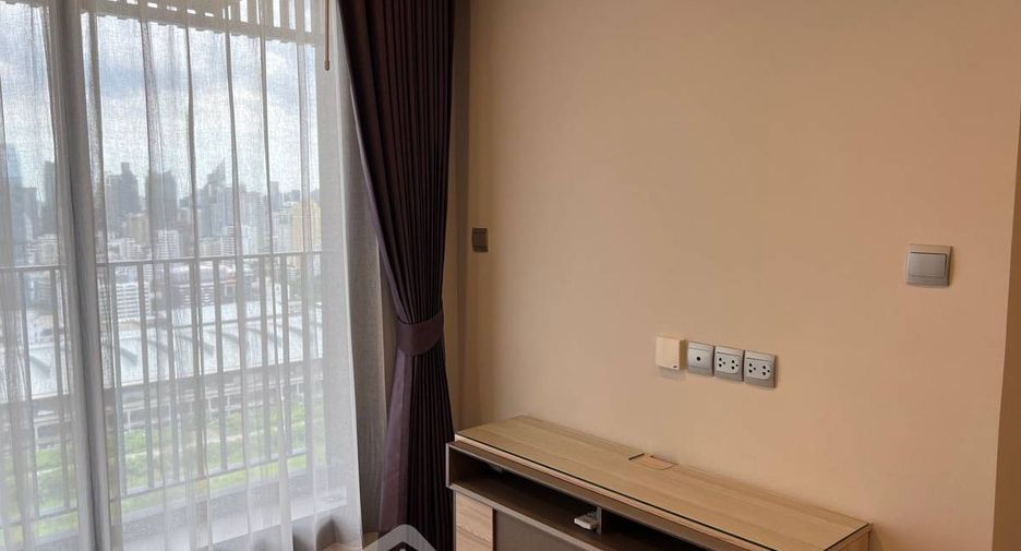 For rent 2 bedrooms condo in Huai Khwang, Bangkok