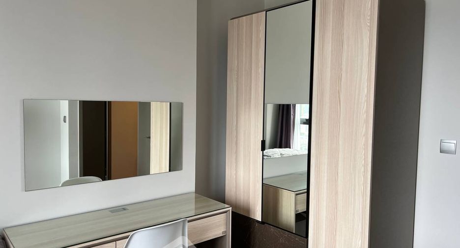 For rent 2 bedrooms condo in Huai Khwang, Bangkok