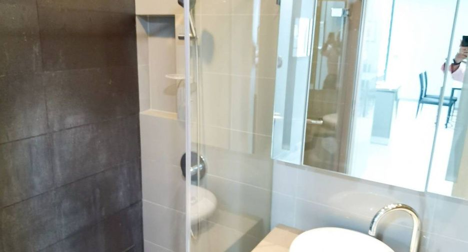 For rent 2 bedrooms condo in Bang Rak, Bangkok