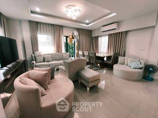 For rent 3 bedrooms condo in Saphan Sung, Bangkok