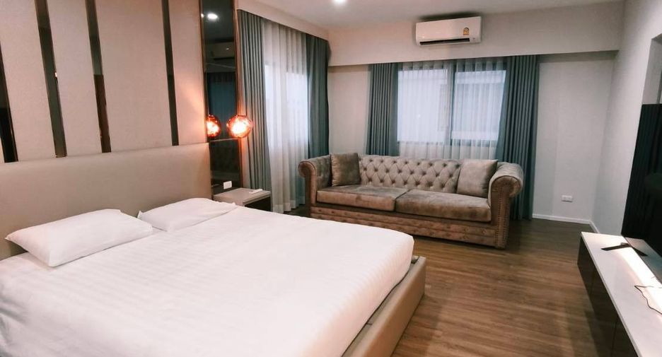 For rent 3 bedrooms condo in Saphan Sung, Bangkok