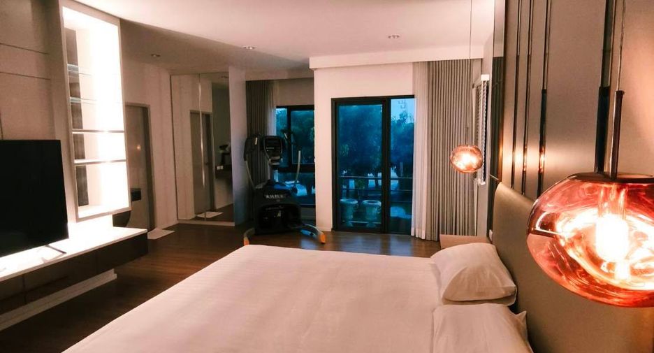 For rent 3 bedrooms condo in Saphan Sung, Bangkok