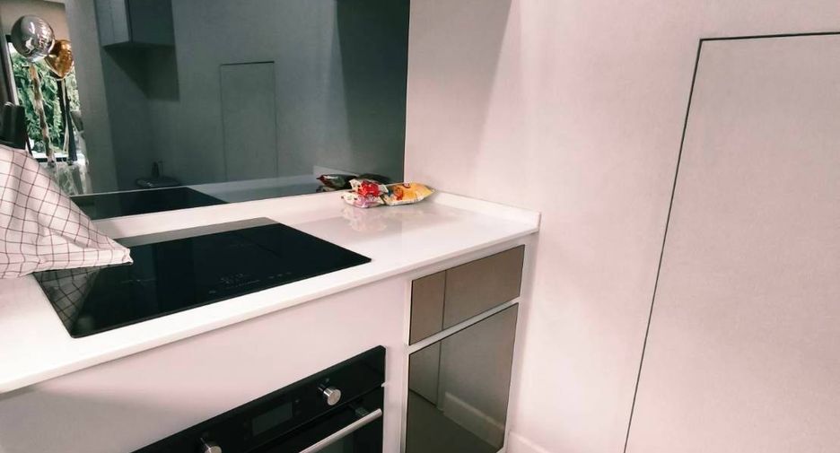 For rent 3 bedrooms condo in Saphan Sung, Bangkok