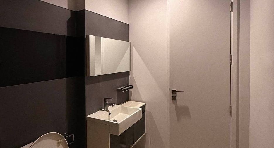 For rent 2 bedrooms condo in Phra Khanong, Bangkok