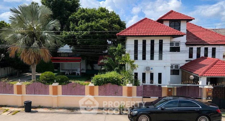 Casa en alquiler de 3 habitaciones en Bang Lamung, Chonburi