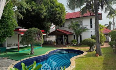 Casa en alquiler de 3 habitaciones en Bang Lamung, Chonburi