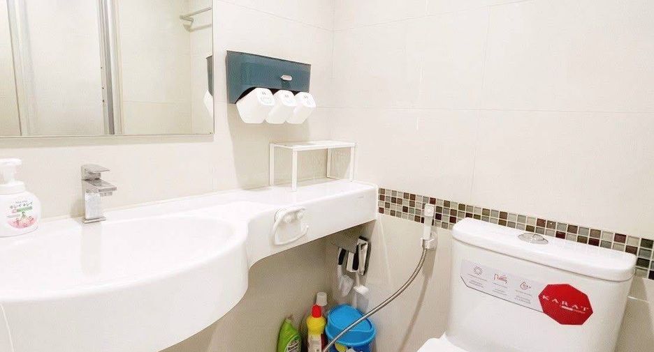 For rent 2 bedrooms condo in Yan Nawa, Bangkok