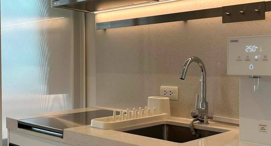 For rent 1 bed condo in Watthana, Bangkok