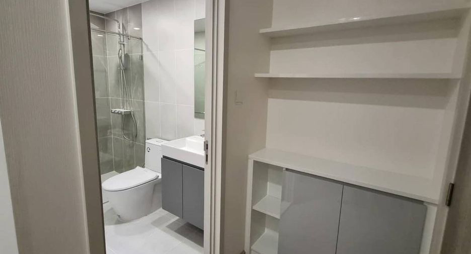 For rent 2 bedrooms condo in Bang Rak, Bangkok