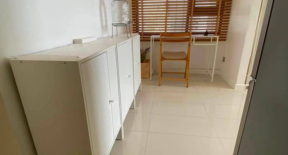 For rent 2 bedrooms condo in Sathon, Bangkok