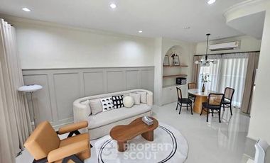 For rent 3 bedrooms townhouse in Saphan Sung, Bangkok