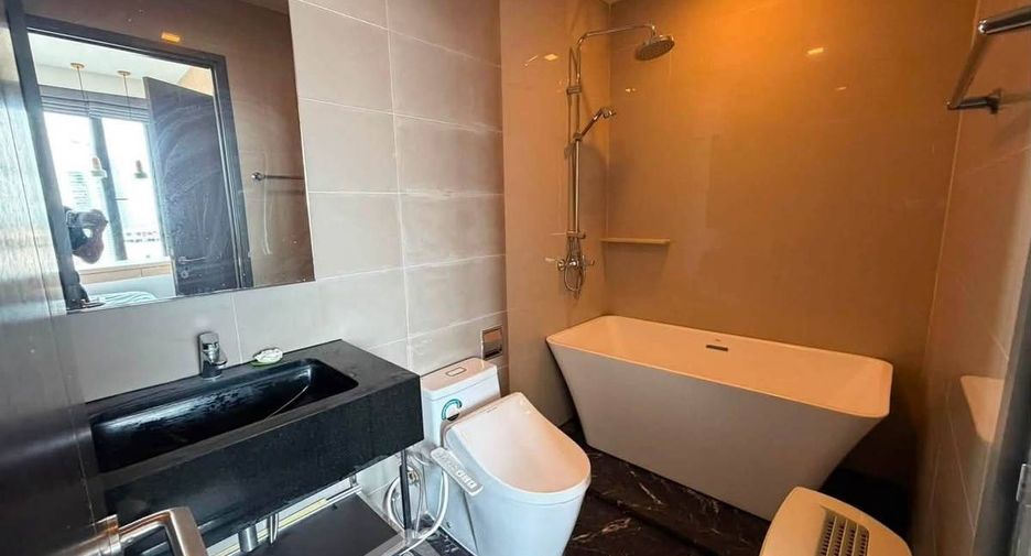 For rent 2 bedrooms condo in Khlong Toei, Bangkok