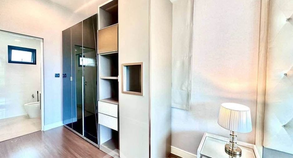 For rent 4 bedrooms house in Bang Kapi, Bangkok