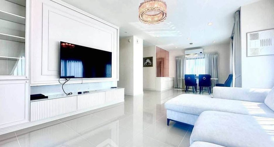 For rent 4 bedrooms house in Bang Kapi, Bangkok