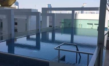 For rent 2 bedrooms condo in Huai Khwang, Bangkok
