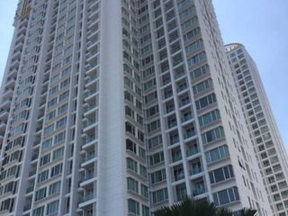 For rent 2 bedrooms condo in Huai Khwang, Bangkok