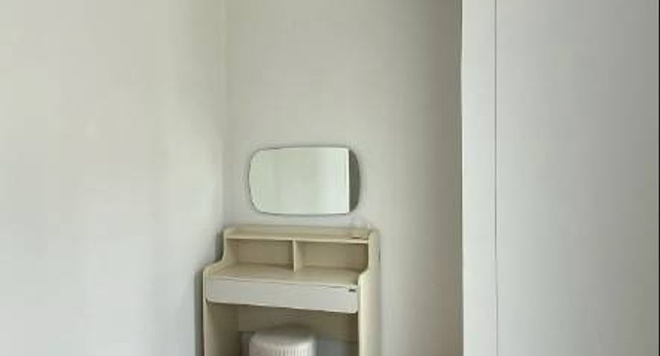 Casa en alquiler de 4 habitaciones en Huai Khwang, Bangkok