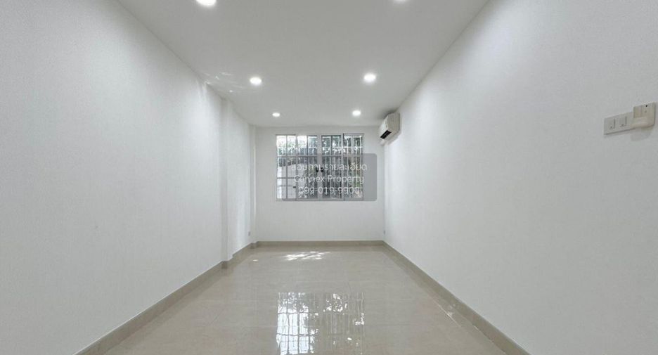 For sale 3 bedrooms townhouse in Bueng Kum, Bangkok