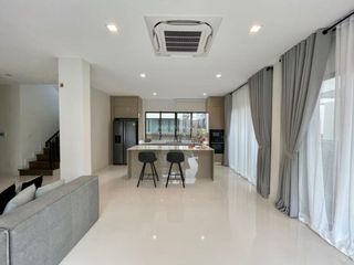 For sale 3 bedrooms house in Saphan Sung, Bangkok
