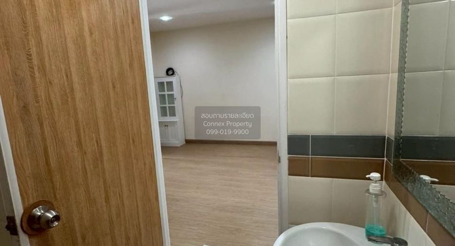 For sale 4 bedrooms townhouse in Sai Mai, Bangkok