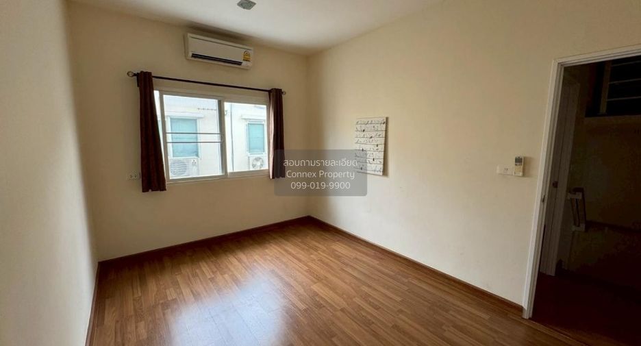 For sale 4 bedrooms townhouse in Sai Mai, Bangkok