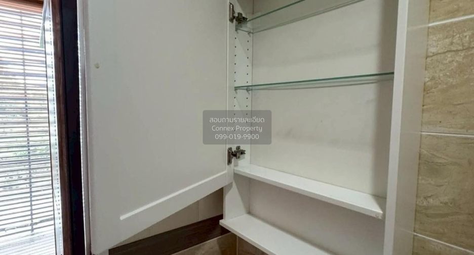 For sale 4 bedrooms townhouse in Sai Mai, Bangkok