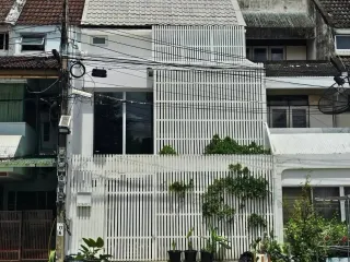 Haus zum Kauf und zur Miete mit 3 Zimmer in Watthana, Bangkok