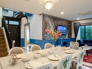 For sale and for rent 4 bedrooms townhouse in Saphan Sung, Bangkok