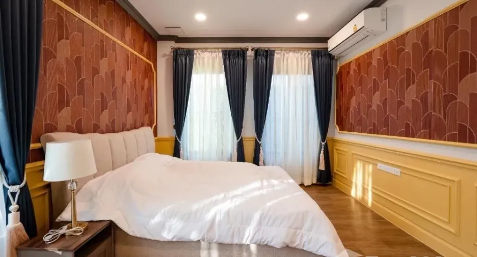For sale and for rent 4 bedrooms townhouse in Saphan Sung, Bangkok