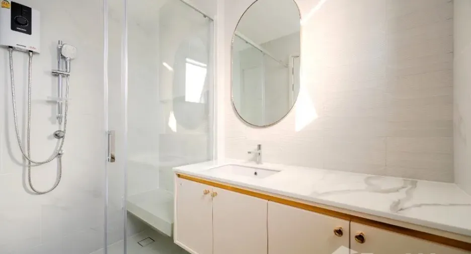 For sale and for rent 4 bedrooms townhouse in Saphan Sung, Bangkok