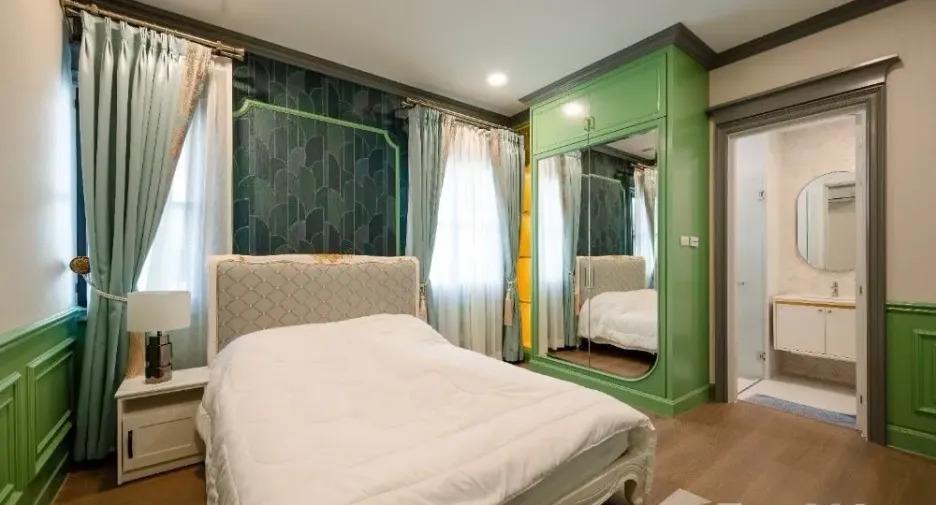 For sale and for rent 4 bedrooms townhouse in Saphan Sung, Bangkok