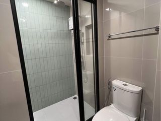 Wohnung zur Miete mit Studio in Khlong San, Bangkok