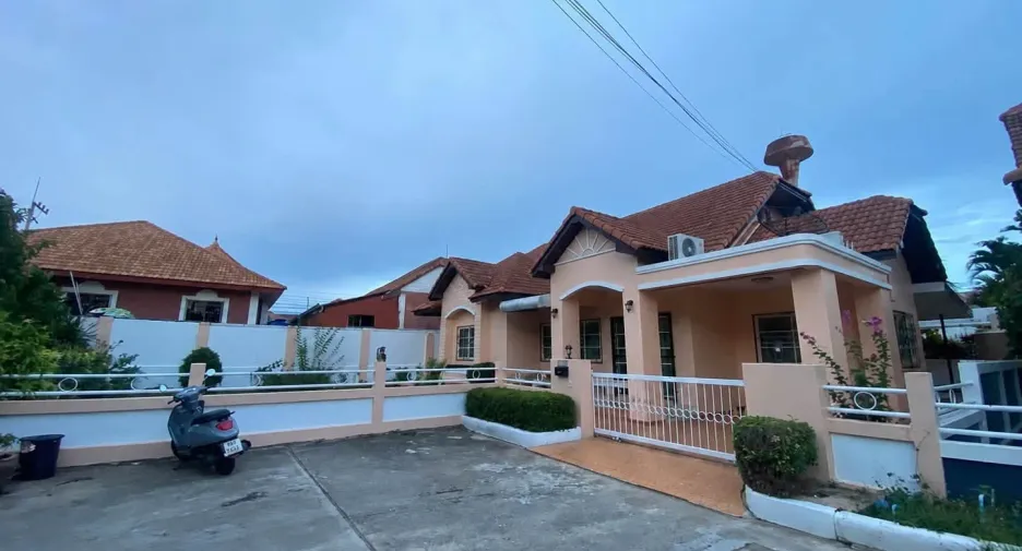 Casa en alquiler de 3 habitaciones en Bang Lamung, Chonburi