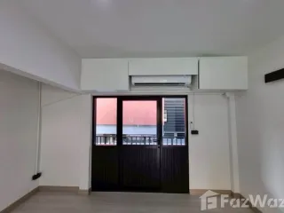 For rent 3 bedrooms house in Huai Khwang, Bangkok
