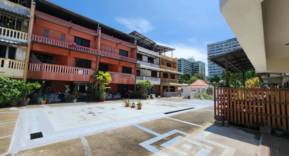 For sale 4 bedrooms townhouse in Bang Lamung, Chonburi
