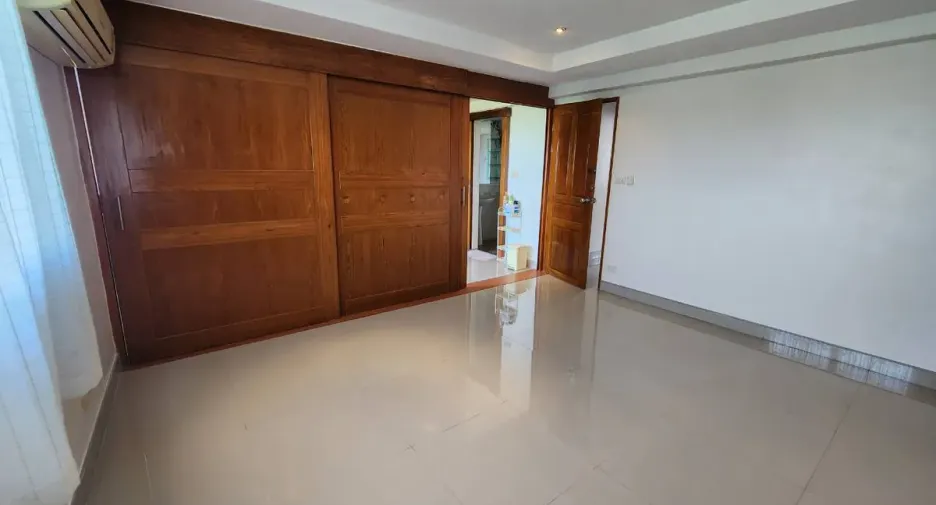For sale 4 bedrooms townhouse in Bang Lamung, Chonburi